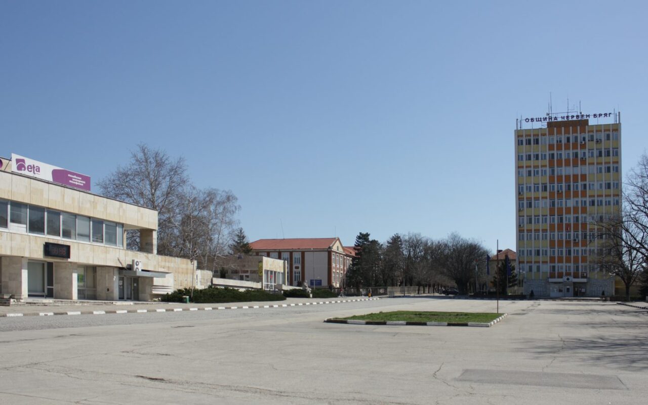 Изглед от Червен бряг
