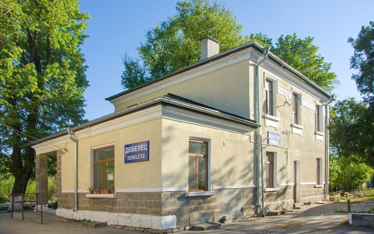 Изглед от Дебелец