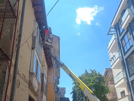 Претърсване на покрив на кооперация, Перник — снимка 2