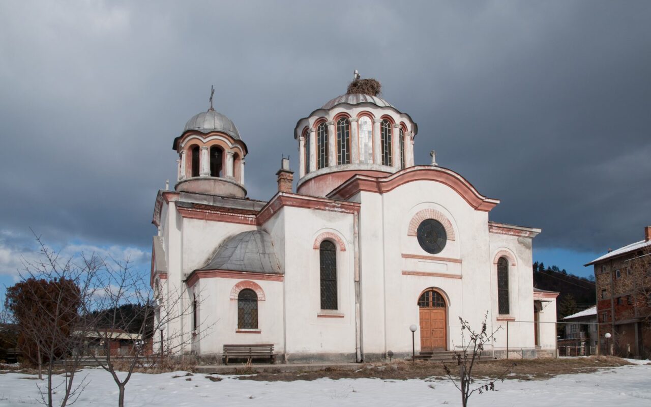 Изглед от Костенец